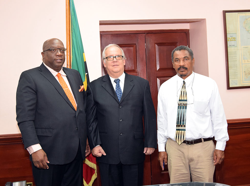ST. KITTS AND NEVIS’ PRIME MINISTER DISCUSSES POSSIBLE AREAS OF COOPERATION WITH NEW RESIDENT CUBAN AMBASSADOR