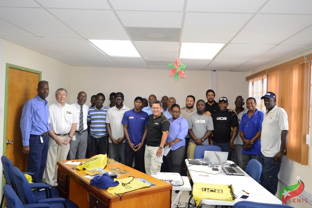 MACHINE OPERATORS AND MECHANICS AT PUBLIC WORKS DEPARTMENT RECEIVE TRAINING ON USE OF NEWLY PURCHASED EXCAVATOR