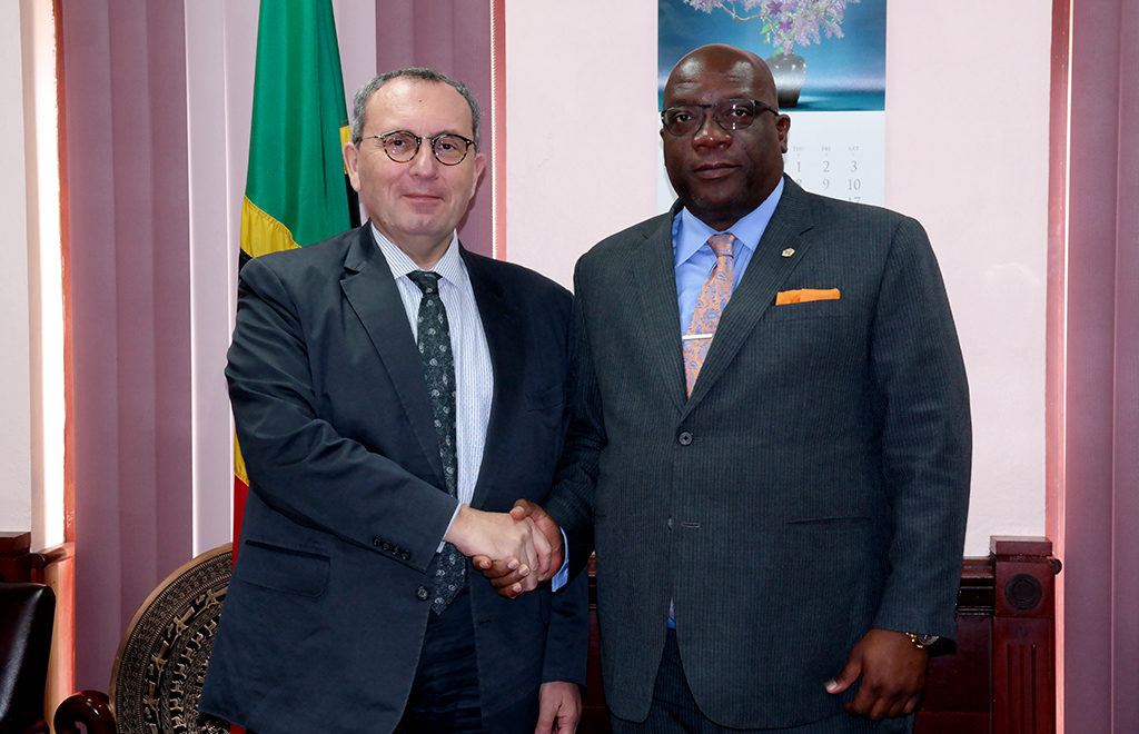 ST. KITTS AND NEVIS GOVERNMENT OUTLINES MAJOR AREAS OF CONCERN WITH EUROPEAN COMMISSION OFFICIALS