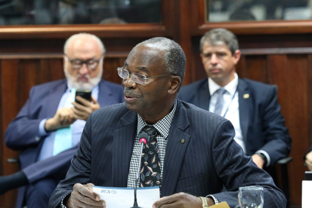 Chelston Brathwaite launches “Memories of China”: a book that sheds light on the role of this Asian country in the 21st century