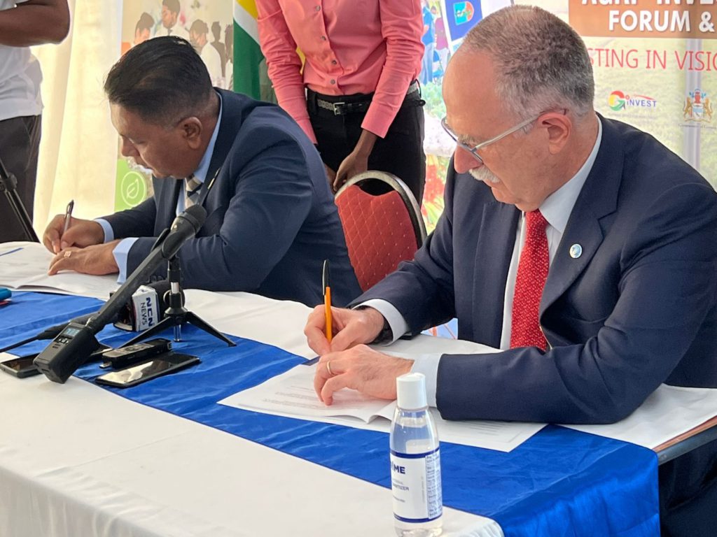 The Government of Guyana and FAO sign Country Programme Framework and MOR forhosting LARC 38