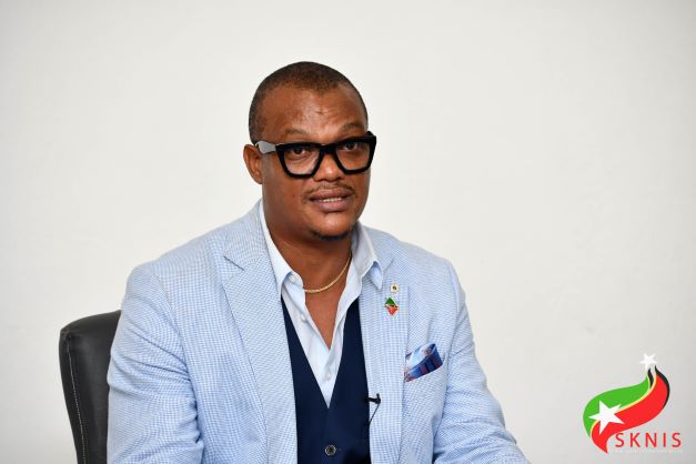 MINISTER OF EDUCATION PLEDGES SUPPORT TO SENIOR EDUCATION OFFICIALS